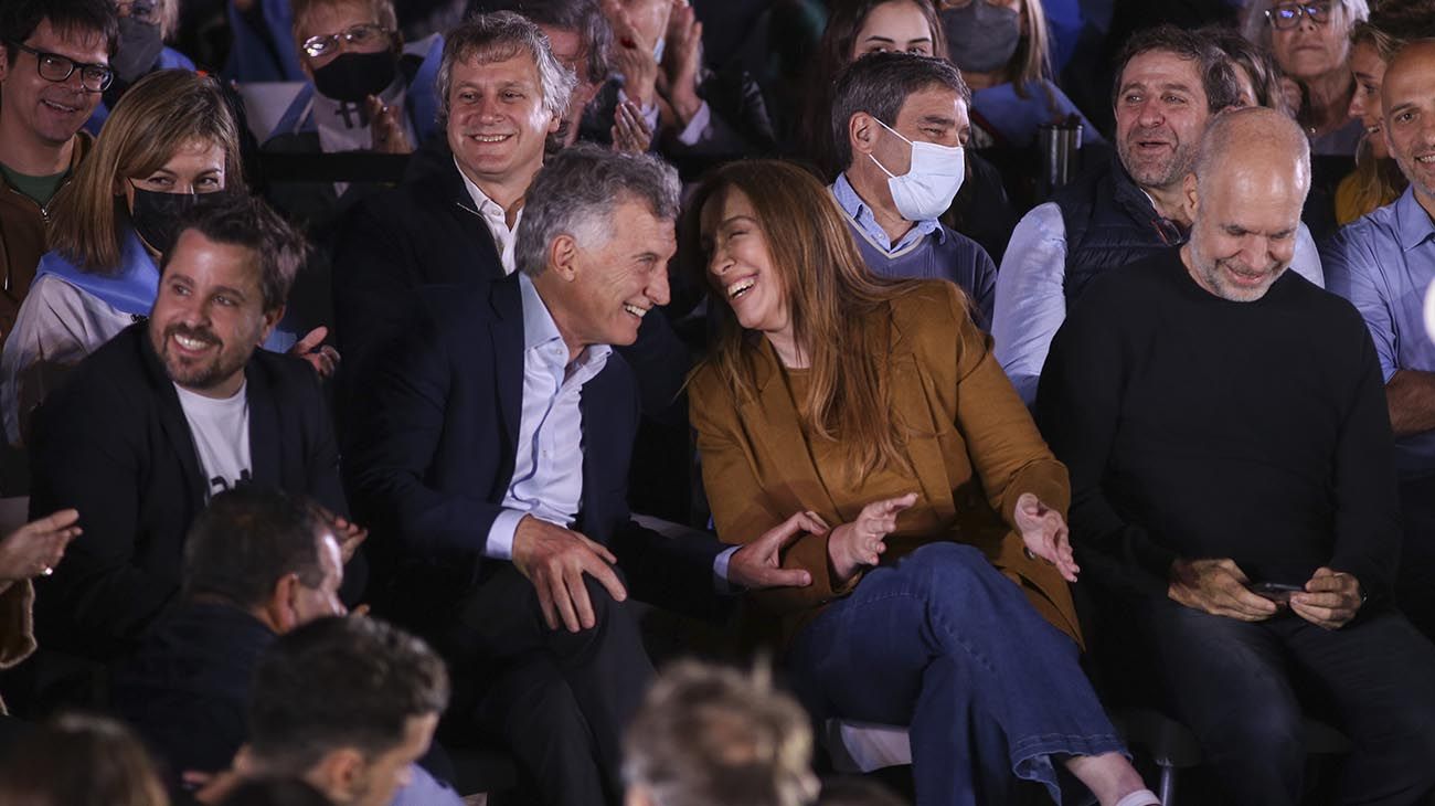 La candidata a diputada nacional de Juntos por el Cambio María Eugenia Vidal, acompañada por Horacio Rodríguez Larreta, encabeza esta tarde en la Plaza Naciones Unidas su acto de cierre de campaña de cara a las elecciones del próximo domingo.