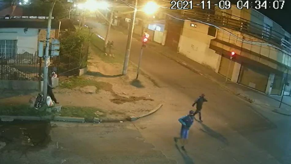Robo piraña en Merlo a un policía