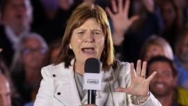 Patricia Bullrich se incomodó en el cierre de campaña por gritos de la Coalición Cívica: "Con Milei no se habla"