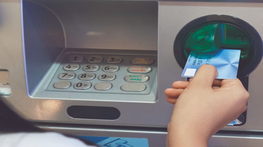 Utilizar siempre terminales y cajeros automáticos que se encuentren en sucursales bancarias u otras instituciones protegidas