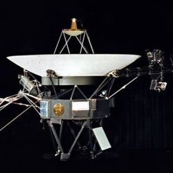 Había sido lanzada al espacio el 5 de septiembre de 1977 desde Cabo Cañaveral, Florida, EE.UU.