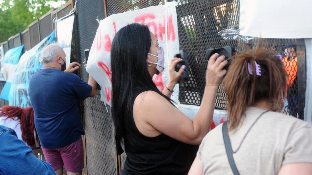 marcha de cientos de vecinos en reclamo por la inseguridad