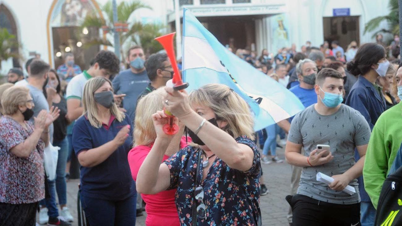 marcha de cientos de vecinos en reclamo por la inseguridad