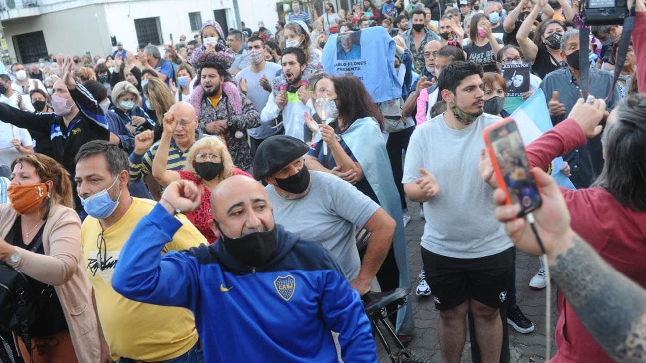 marcha de cientos de vecinos en reclamo por la inseguridad