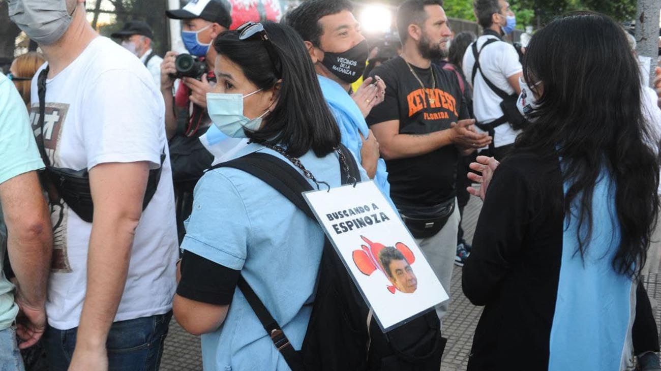 marcha de cientos de vecinos en reclamo por la inseguridad