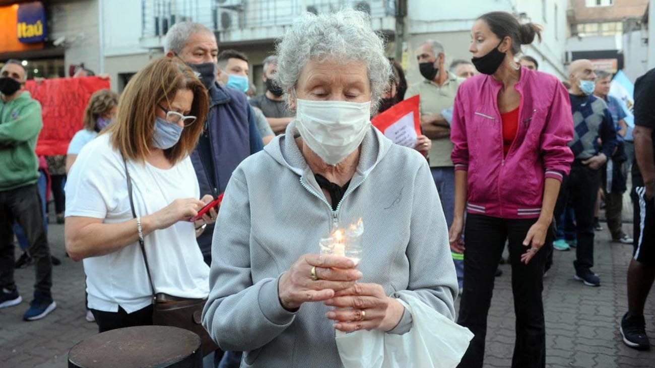 marcha de cientos de vecinos en reclamo por la inseguridad