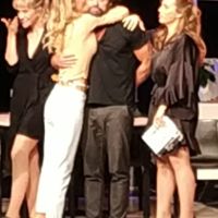 El cálido abrazo entre Luciano Castro y Sabrina Rojas en la despedida de Desnudos