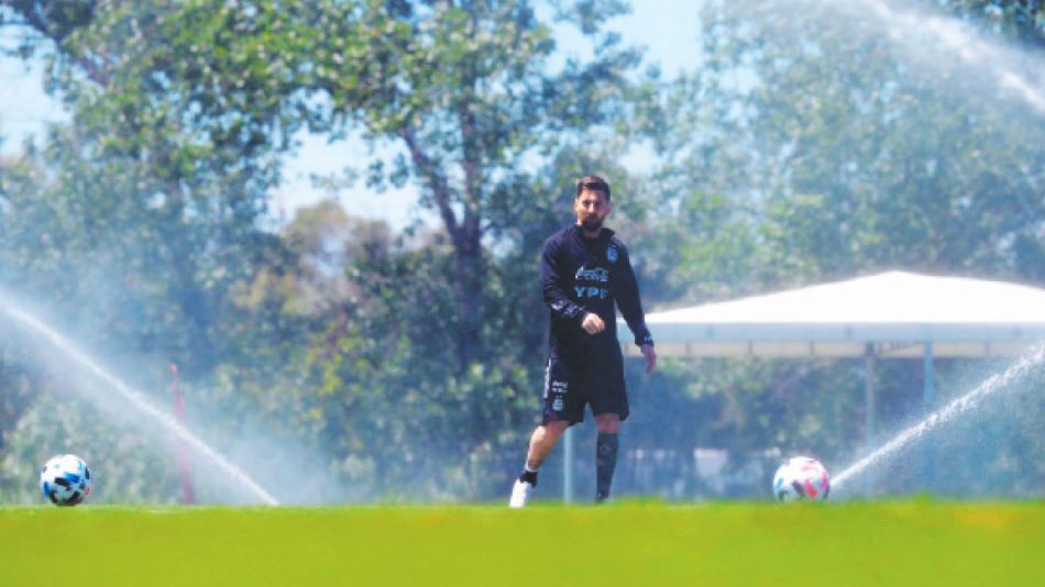20211114_messi_ezeiza_telam_g