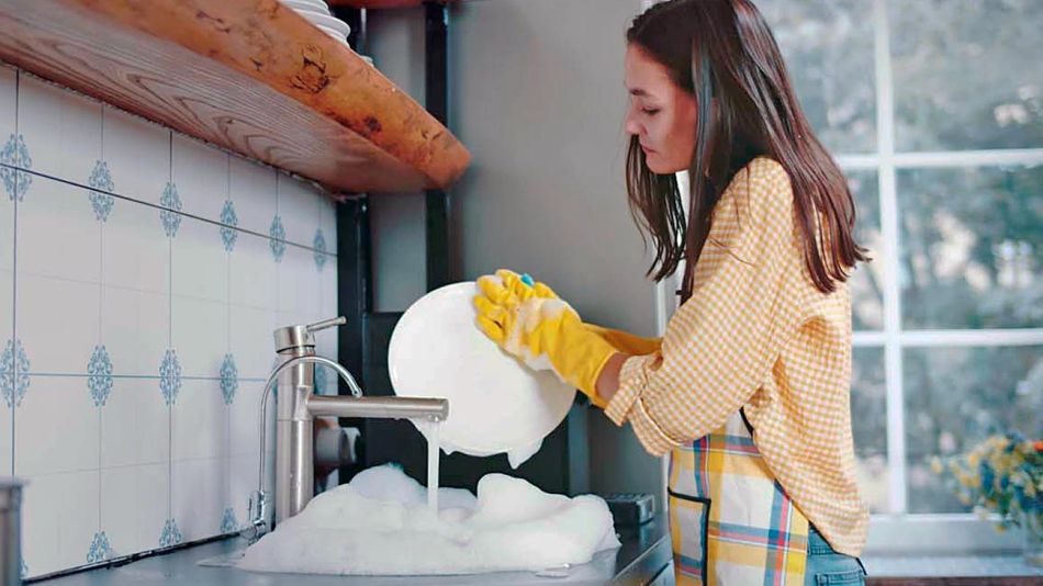 20211114_mujer_trabajo_domestico_shutterstock_g