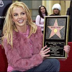 El 17 de noviembre de 2003 Britney Spears recibió su estrella en el paseo de la Fama de Hollywood