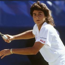 El 18 de noviembre de 1996, se retiró del tenis profesional Gabriela Sabatini