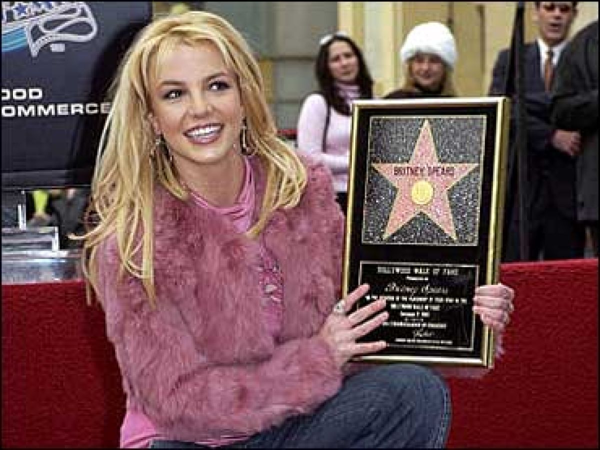 El 17 De Noviembre De 2003 Britney Spears Recibió Su Estrella En El Paseo De La Fama De 