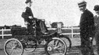 El 16 de noviembre de 1901, se realizó en el Hipódromo Argentino la primera carrera de autos en el país