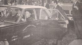 17 de noviembre de 1966: Raúl Alfonsín, presidente del Comité de la Provincia de Buenos Aires de la Unión Cívica Radical del Pueblo, fue detenido en su sede central ubicada en Moreno 2480.
