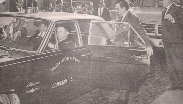 17 de noviembre de 1966: Raúl Alfonsín, presidente del Comité de la Provincia de Buenos Aires de la Unión Cívica Radical del Pueblo, fue detenido en su sede central ubicada en Moreno 2480.