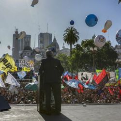 El presidente Alberto Fernández se dirige a sus seguidores durante un mitin en la Plaza de Mayo con motivo del 'Día de la Militancia', el 17 de noviembre de 2021.