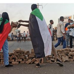 Manifestantes sudaneses antigolpe se reúnen en medio de las protestas contra la toma de posesión militar ampliamente condenada el mes pasado, en la capital Jartum. | Foto:AFP