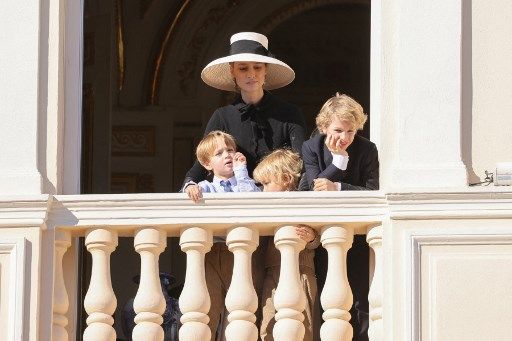 Día Patrio en Mónaco: Beatrice Borromeo, una de las dos nueras de Carolina de Mónaco, con sus hijos.