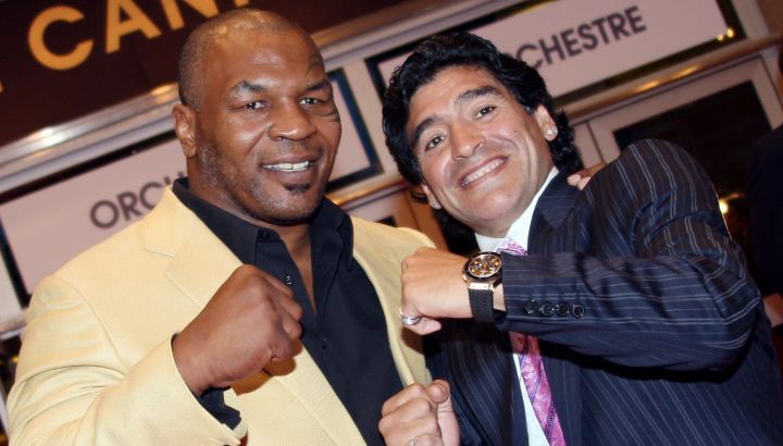 Mike Tyson junto a Diego Armando Maradona. El boxeador estadounidense noqueó a 26 rivales.