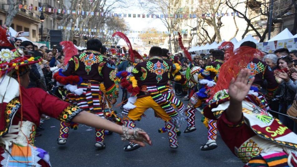 FIESTA DE COLECTIVIDADES