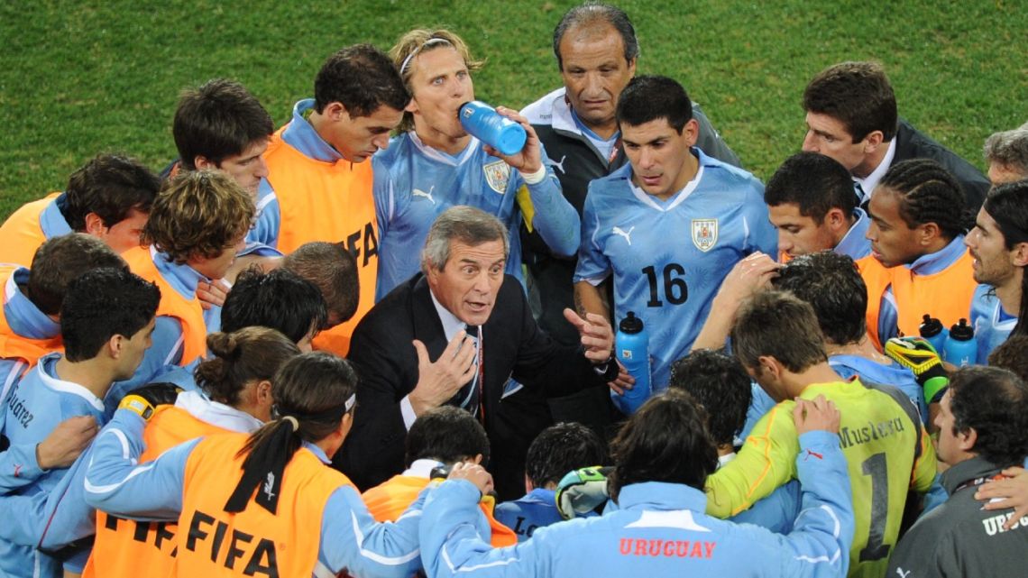 In this photo taken on July 2, 2010, Uruguay's coach Óscar Tabárez (centre) talks to his team as they go into extra time during the 2010 World Cup quarter-final match Uruguay vs. Ghana at Soccer City stadium in Soweto, suburban Johannesburg. 