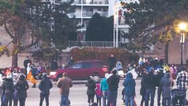 Una camioneta atacó un desfile navideño en Wisconsin: hay 5 muertos y al menos 40 heridos