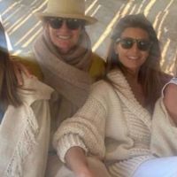 Juliana Awada compartió una foto junto a sus amigas y adelantó la moda de este verano 