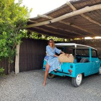 Juliana Awada compartió una foto junto a sus amigas y adelantó la moda de este verano 