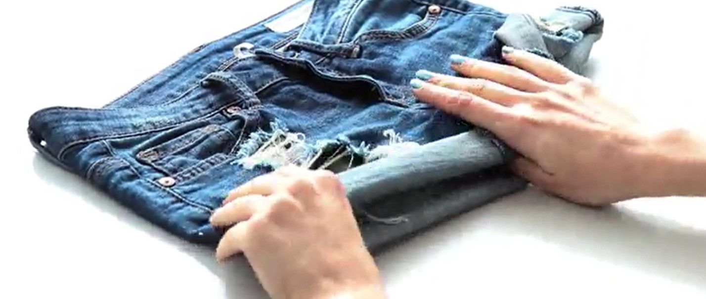 En pocos pasos: Cómo cortar tus jean para lucirlos en el verano