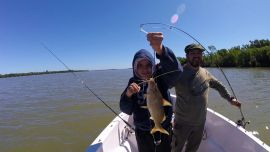 A sus escasos, pero suficientes 12 años como para empuñar caña y reel, hacía sus primeros lances largos.
