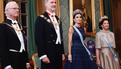 Letizia Ortiz con un vestido de H&M sustentable sorprende a Suecia