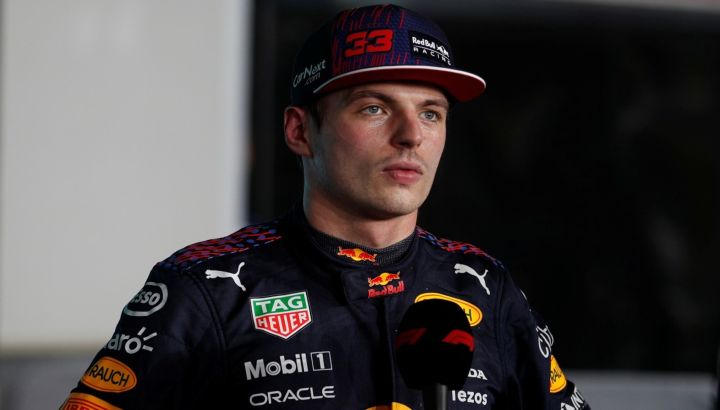 Max Verstappen ironizó sobre la sanción que le impuso la FIA y también cargó contra Hamilton.