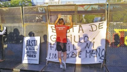 Violencia social e institucional. No está aislada de la de género, sino asociada.