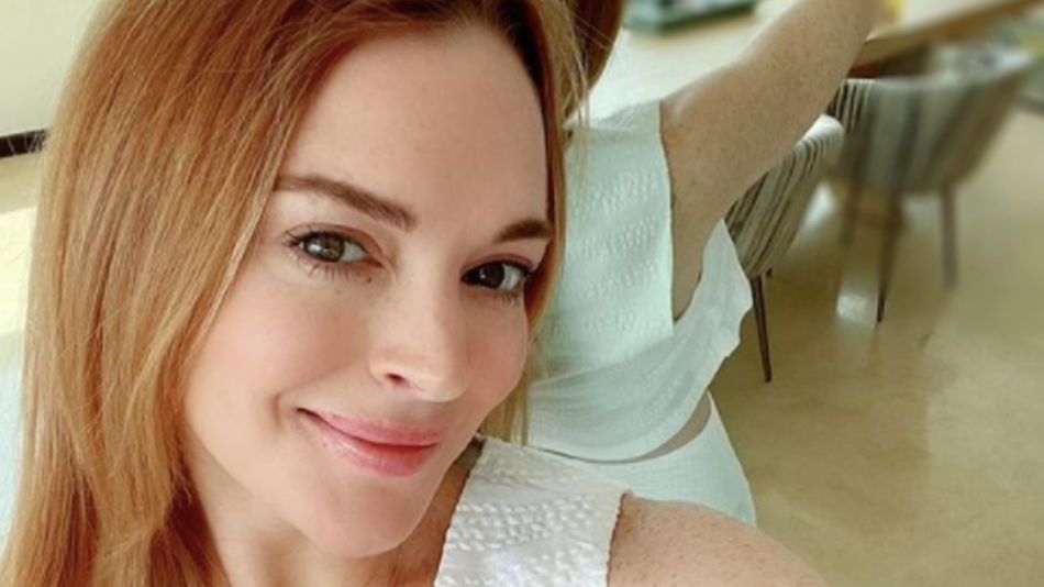 Lindsay Lohan anunció su compromiso en redes sociales 