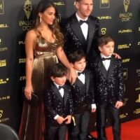 El look de Antonela Roccuzzo en la alfombra roja del Balón de Oro 2021