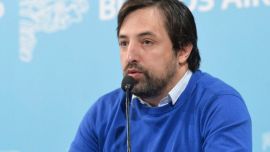 "Los que se pusieron la vacuna se van a convertir en robots": el teléfono de Kreplak fue "hackeado"