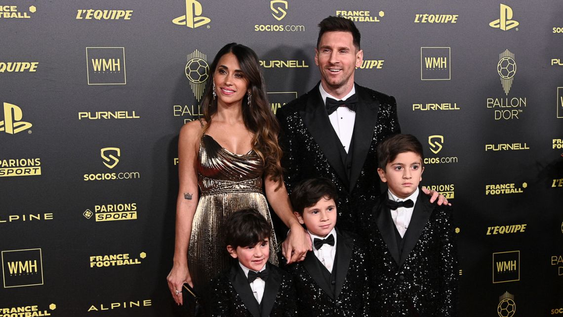 Paris Saint-Germain's Argentine forward Lionel Messi (Top R), his wife Antonella Roccuzzo (top L), and their children (down, L-R) Ciro, Mateo and Thiago pose upon arrival to attend the 2021 Ballon d'Or France Football award ceremony at the Theatre du Chatelet in Paris on November 29, 2021. 