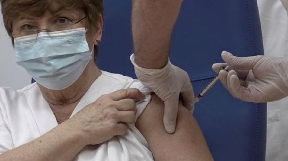 Grecia anunció vacunación obligatoria para adultos mayores de 60 que de no cumplir serán multados