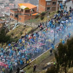 Simpatizantes del Movimiento al Socialismo participan en la denominada "Marcha por la Patria", en la ciudad de El Alto, en el departamento de La Paz, Bolivia. | Foto:Xinhua/Mateo Romay