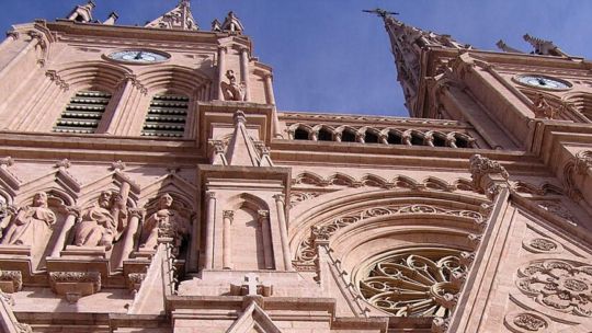 El 4 de diciembre de 1910 se inauguró la Basílica de Luján