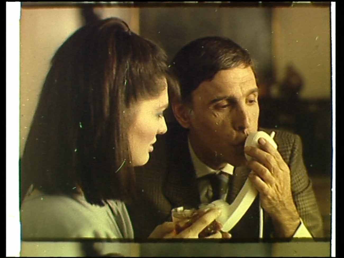 "En las rocas", spot para Tía María, con Emilio Alfaro y Teresa Calandra, 1984. 