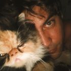 Juan Guilera y su gata Malibu