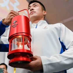 La llama de los Juegos Olímpicos de Invierno de Beijing 2022 se muestra durante una gira de exhibición en la Universidad de Correos y Telecomunicaciones de Beijing en Beijing .WANG Zhao / | Foto:AFP