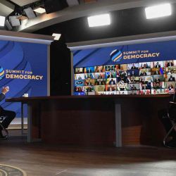 El presidente de Estados Unidos, JoeBiden, habla con representantes de más de 100 países durante una cumbre virtual de democracia en la Casa Blanca en Washington. Nicholas Kamm / | Foto:AFP