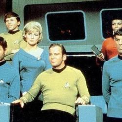 El 9 de diciembre de 1966, la cadena de televisión NBC comienza a transmitir la serie Star Trek.
