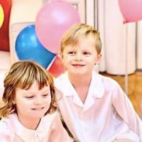 Charlène de Mónaco reapareció para saludar a sus hijos en el día de su cumpleaños