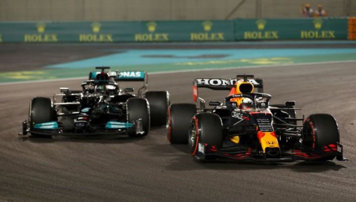 Mercedes protestó ante la FIA por el reglamento del auto de seguridad.