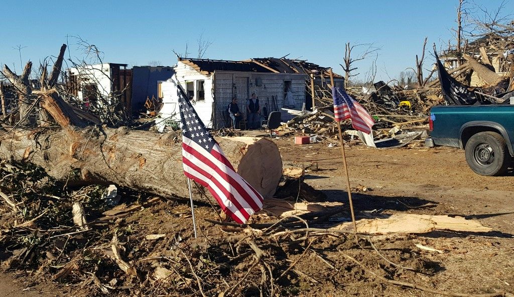 Decenas de personas murieron en Kentucky por el paso de varios tornados que dejaron una estela de destrucción en ese estado de Estados Unidos.