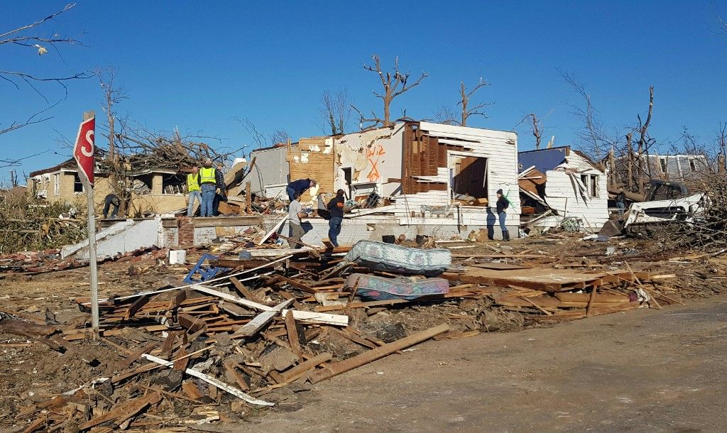 Decenas de personas murieron en Kentucky por el paso de varios tornados que dejaron una estela de destrucción en ese estado de Estados Unidos.