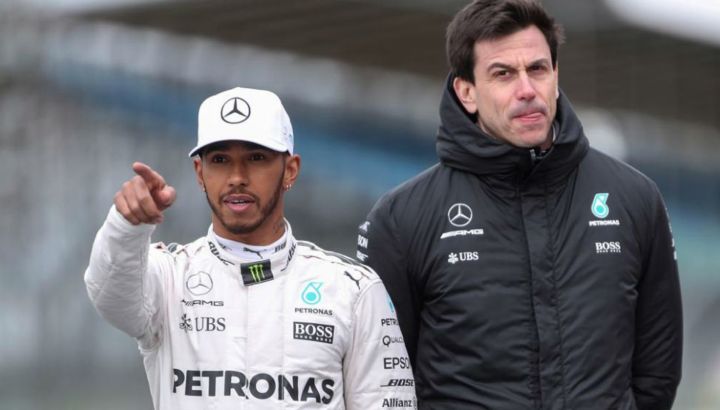 Los dos integrantes del equipo Mercedes Benz no estarán presentes en la consagración de Max Verstappen.